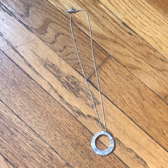 Funky Hammered Metal Circle Necklace - Picture 1 of 4